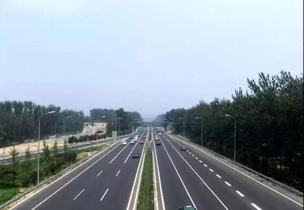 中止性踩油门的操作，，，能让我们在行驶时省油吗？？